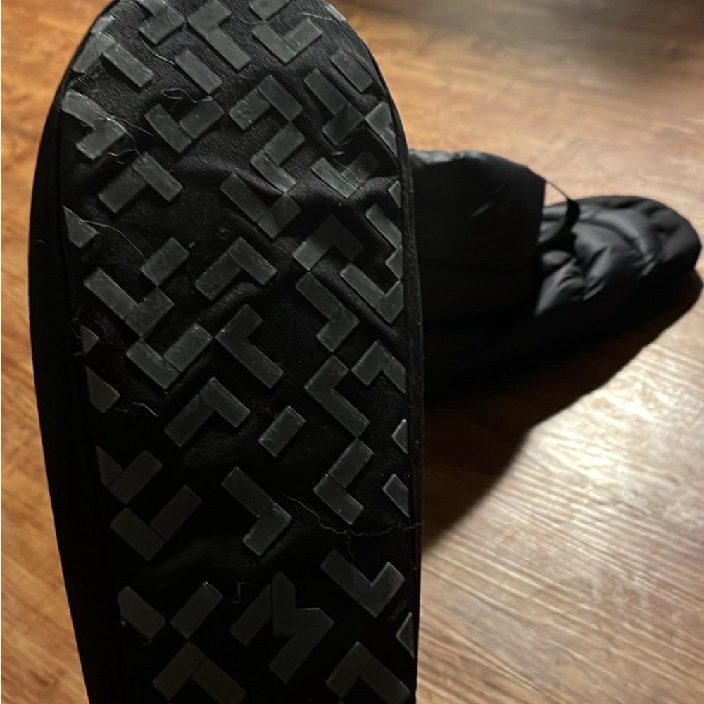 Mountain Hardware booties